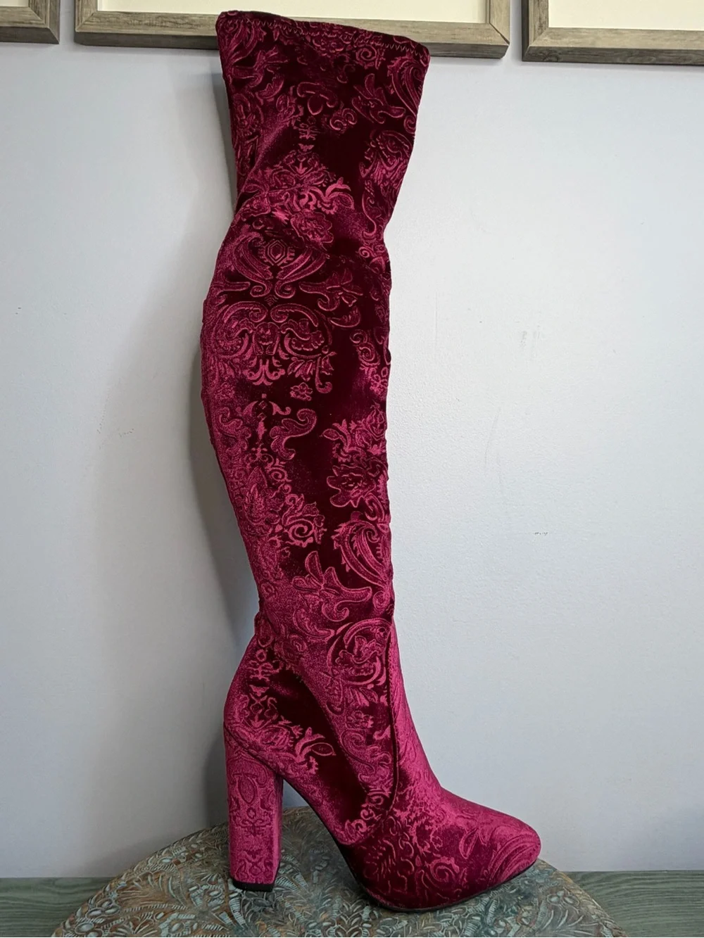NWT! Hot Kiss Embossed Paisley Fuchsia Velvet Over-The-Knee Boots Size 9
